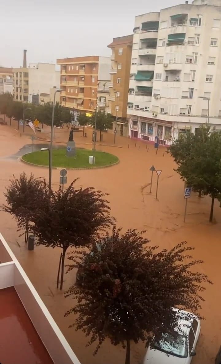 Alerta roja en Tierra de Barros y sur de la provincia de Badajoz Alerta roja en Tierra de Barros y sur de la provincia de Badajoz