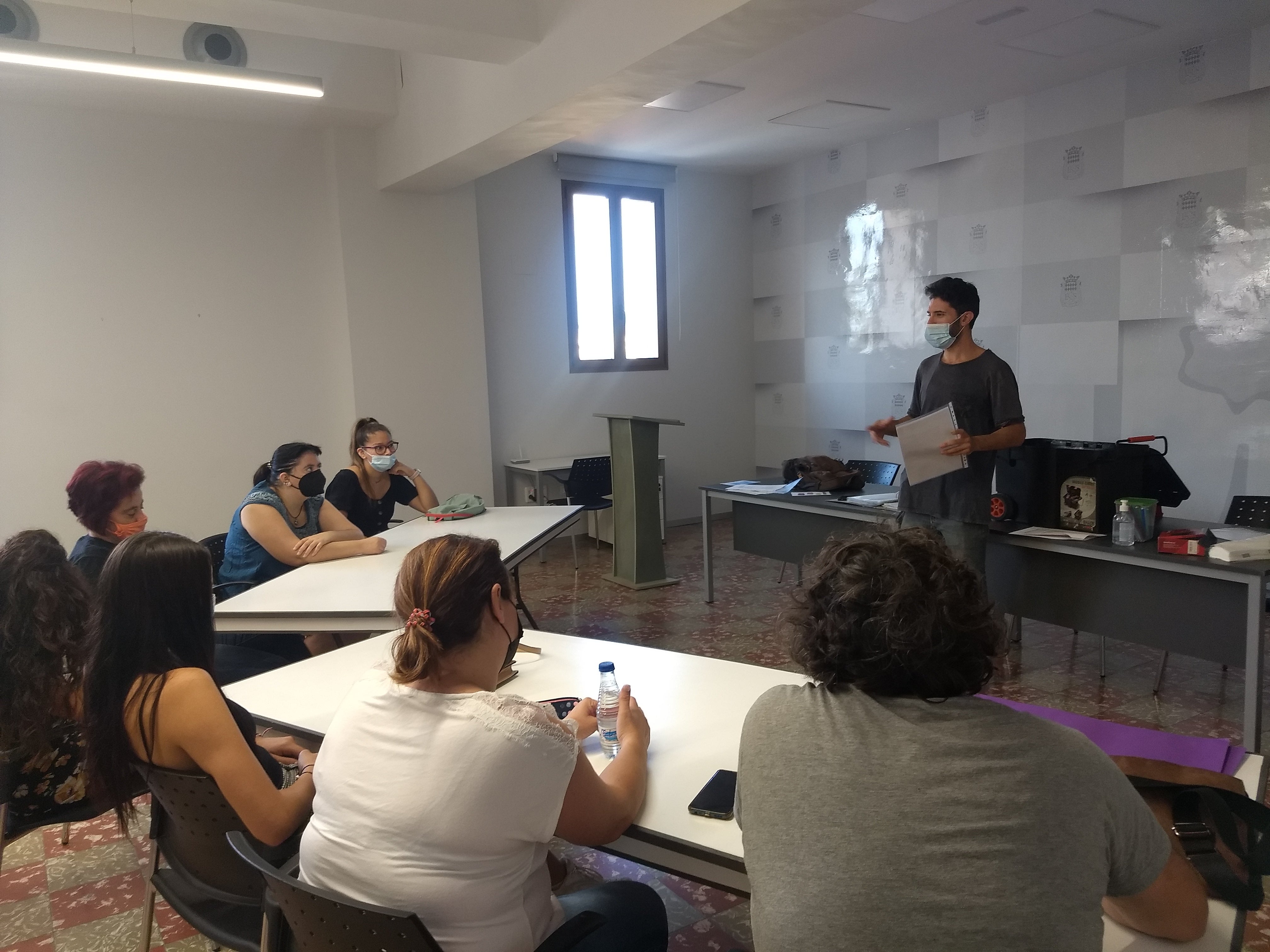 Nules forma a personas en paro para atender a mayores dependientes Nules forma a personas en paro para atender a mayores dependientes