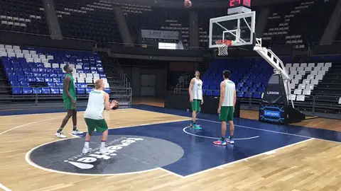 El Unicaja entrena en el Santiago Martín El Unicaja entrena en el Santiago Martín