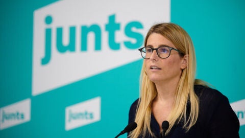 La portaveu de Junts per Catalunya, Elsa Artadi, en una roda de premsa a la seu del partit. 