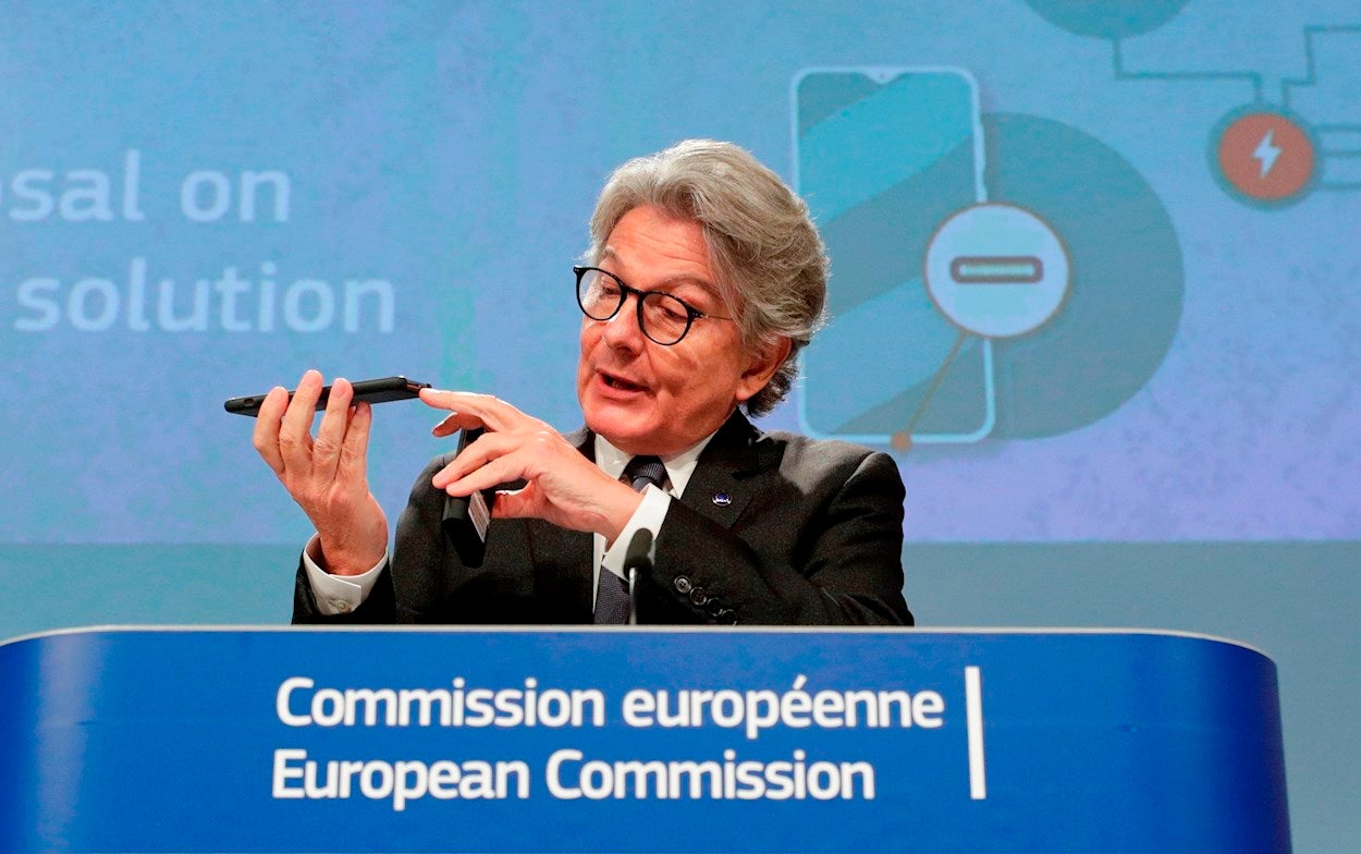 La Unión Europea propone un cargador universal para móviles y dispositivos electrónicos La Unión Europea propone un cargador universal para móviles y dispositivos electrónicos