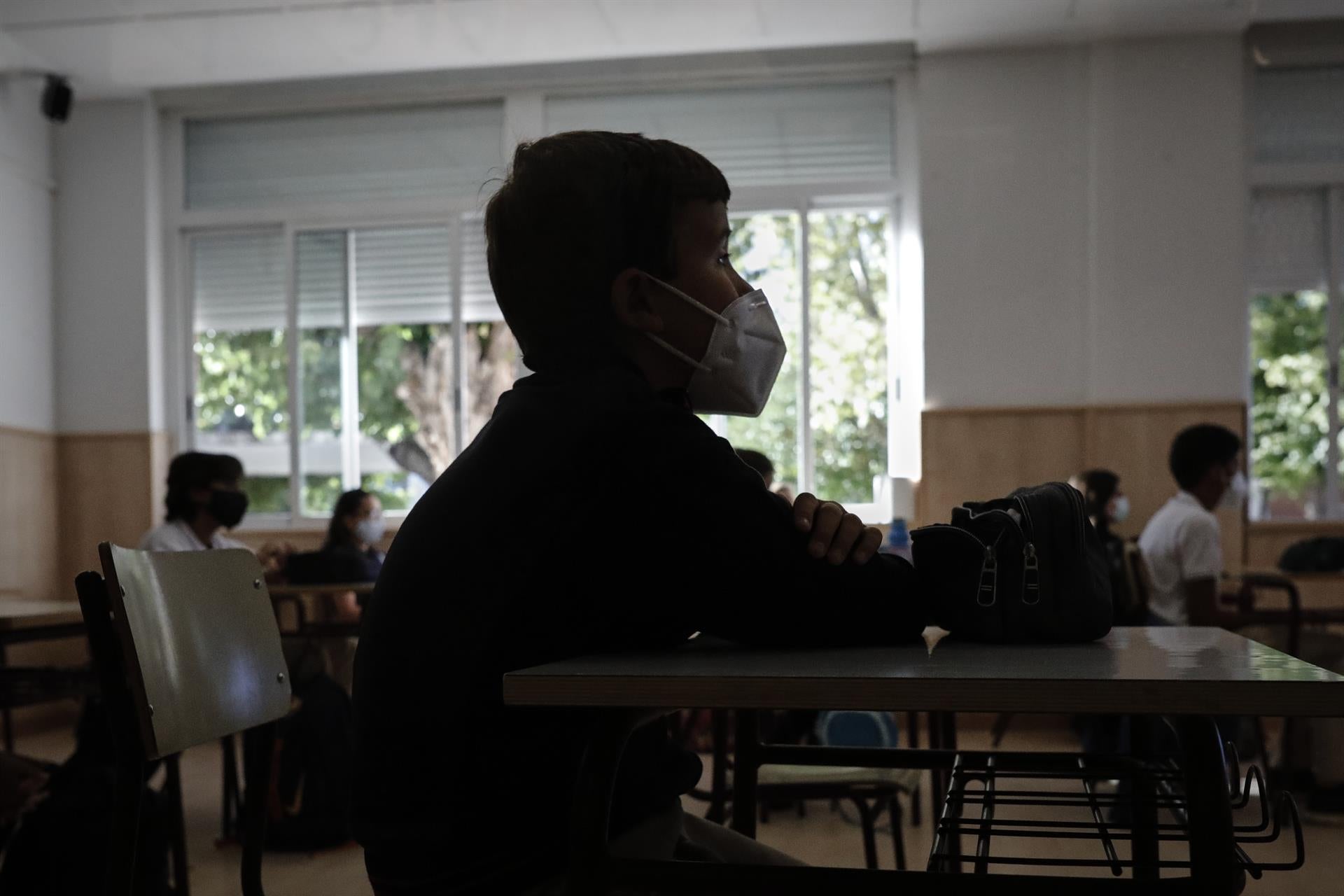 Familias de Ibiza recogen firmas para que los niños se quiten las mascarillas en patios y clases deportivas Familias de Ibiza recogen firmas para que los niños se quiten las mascarillas en patios y clases deportivas