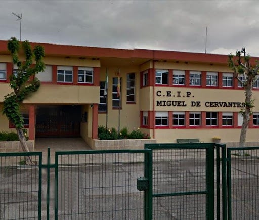 Dañada la estructura del colegio Miguel de Cervantes que cierra sus puertas Dañada la estructura del colegio Miguel de Cervantes que cierra sus puertas