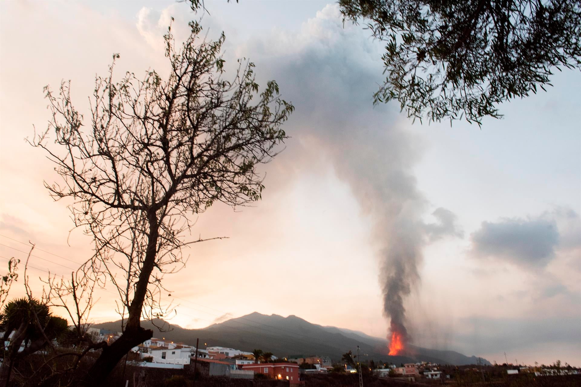 ¿Es peligrosa la nube de azufre que llega hoy a Península y Baleares procedente del volcán de La Palma? ¿Es peligrosa la nube de azufre que llega hoy a Península y Baleares procedente del volcán de La Palma?