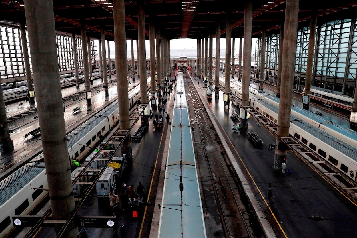 Huelga Cercanías y AVE: Renfe denuncia incumplimiento de servicios mínimos por parte de los maquinistas Huelga Cercanías y AVE: Renfe denuncia incumplimiento de servicios mínimos por parte de los maquinistas