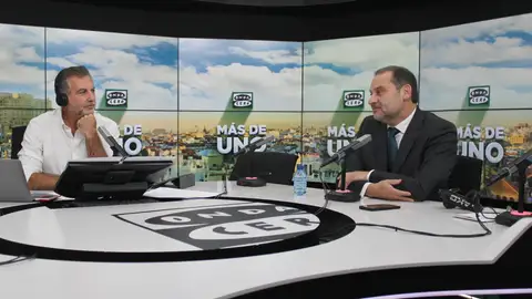 José Luis Ábalos con Carlos Alsina en 'Más de uno' José Luis Ábalos con Carlos Alsina en 'Más de uno'