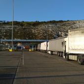 Cola de camiones en la frontera para entrar a Reino Unido