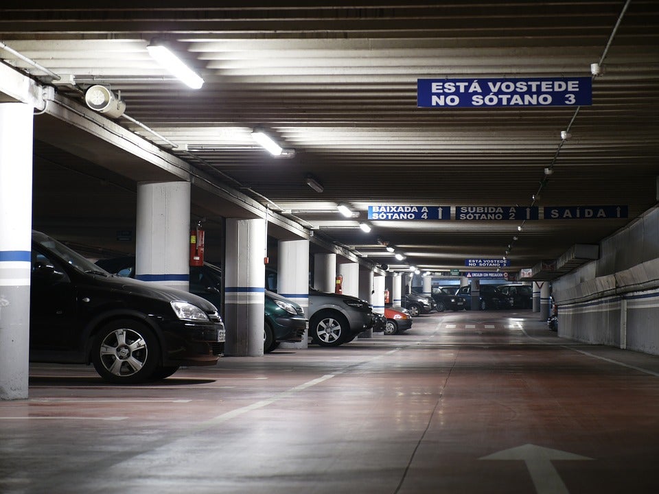 ¿Pueden multarte por circular o aparcar mal en el párking de un centro comercial? ¿Pueden multarte por circular o aparcar mal en el párking de un centro comercial?