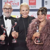 Javier Cámara, Elena Irureta y Candela Peña posan en el photocall de los Premios Platino 2021