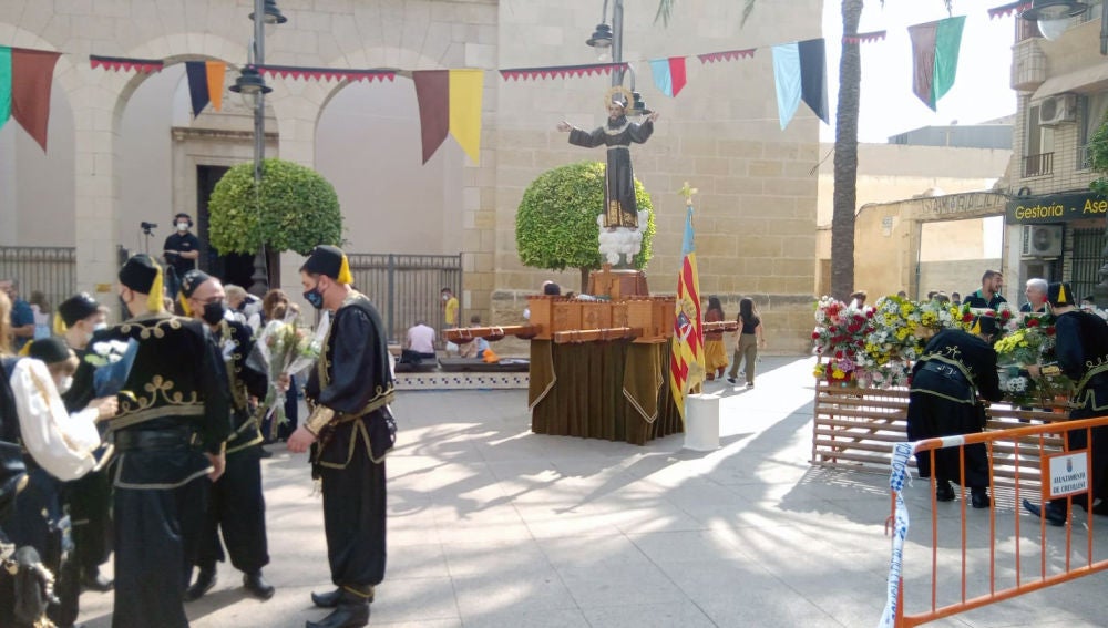 Ofrenda Floral de las fiestas de Moros y Cristianos de Crevillent de 2021.