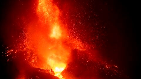Ca&iacute;da de una parte del cono del volc&aacute;n de Cumbre Vieja