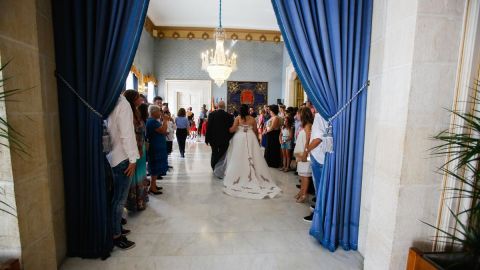 Imagen de una boda en dependencias municipales 