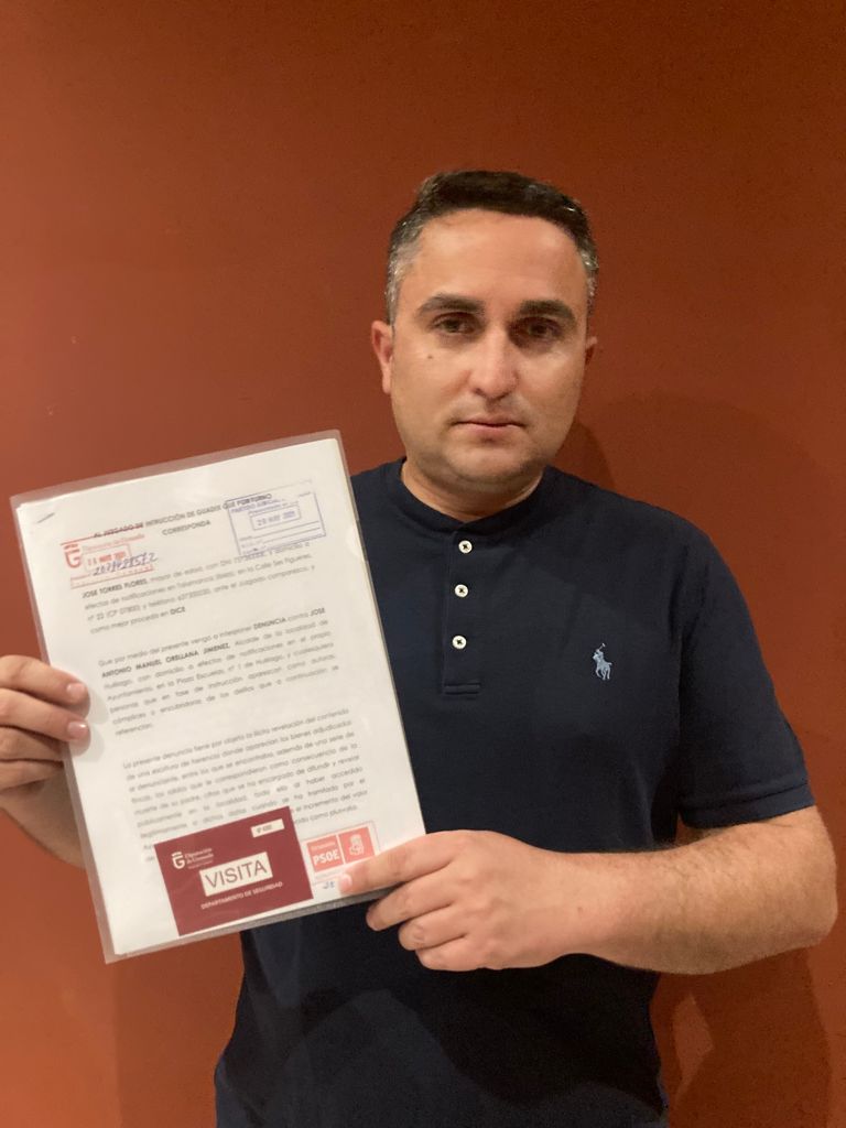 Un juzgado de Guadix abre diligencias contra el alcalde de Huélago por revelar en público el saldo bancario de un convecino que había heredado de su padre Un juzgado de Guadix abre diligencias contra el alcalde de Huélago por revelar en público el saldo bancario de un convecino que había heredado de su padre