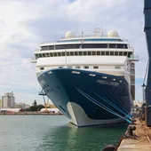 Un crucero en el Puerto de Cádiz Un crucero en el Puerto de Cádiz