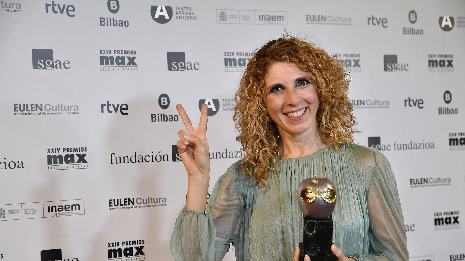Asun Noales en el Teatro Arriaga de Bilbao con el Premio Max a la Mejor Coreografía.