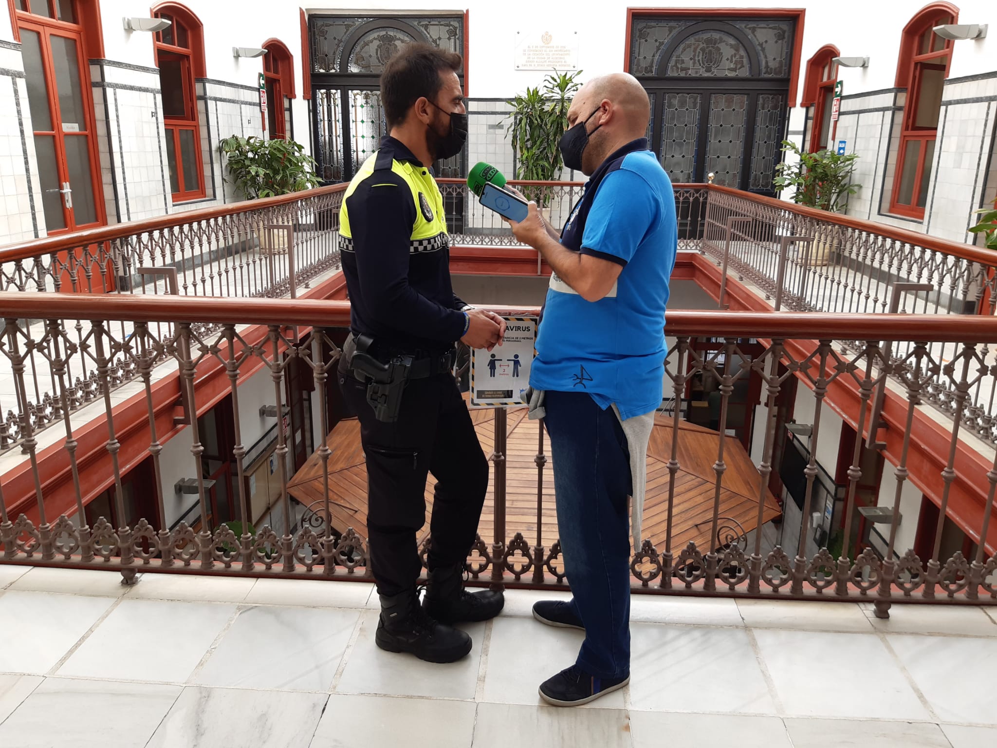 Un policía local de Algeciras salva la vida a un niño de 17 meses Un policía local de Algeciras salva la vida a un niño de 17 meses