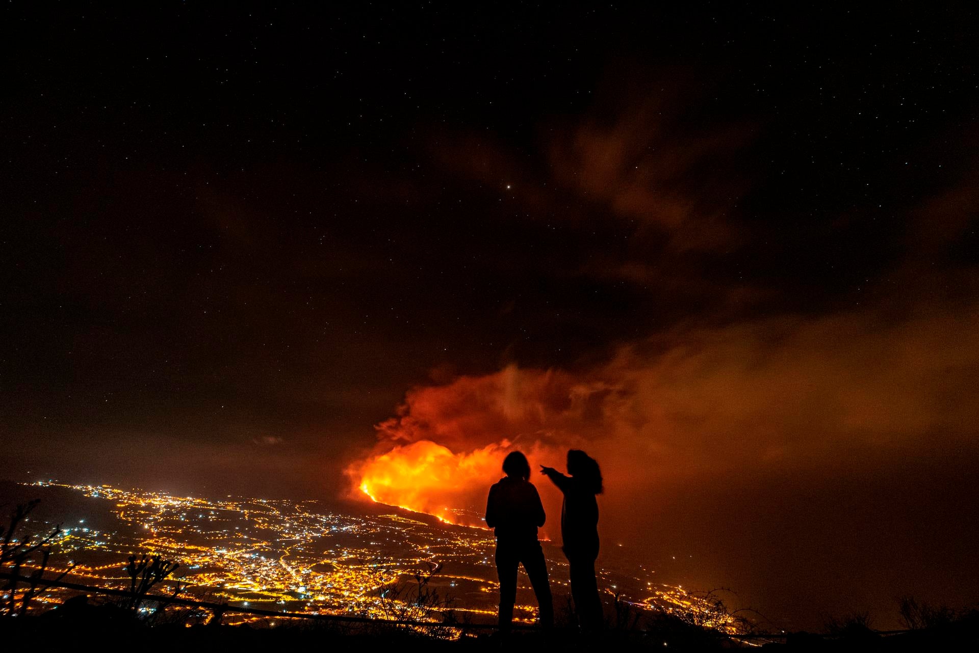 Las preguntas de Amón: "¿Cuándo termina la erupción del volcán de La Palma, cuando se apague o cuando se vayan las teles?" Las preguntas de Amón: "¿Cuándo termina la erupción del volcán de La Palma, cuando se apague o cuando se vayan las teles?"