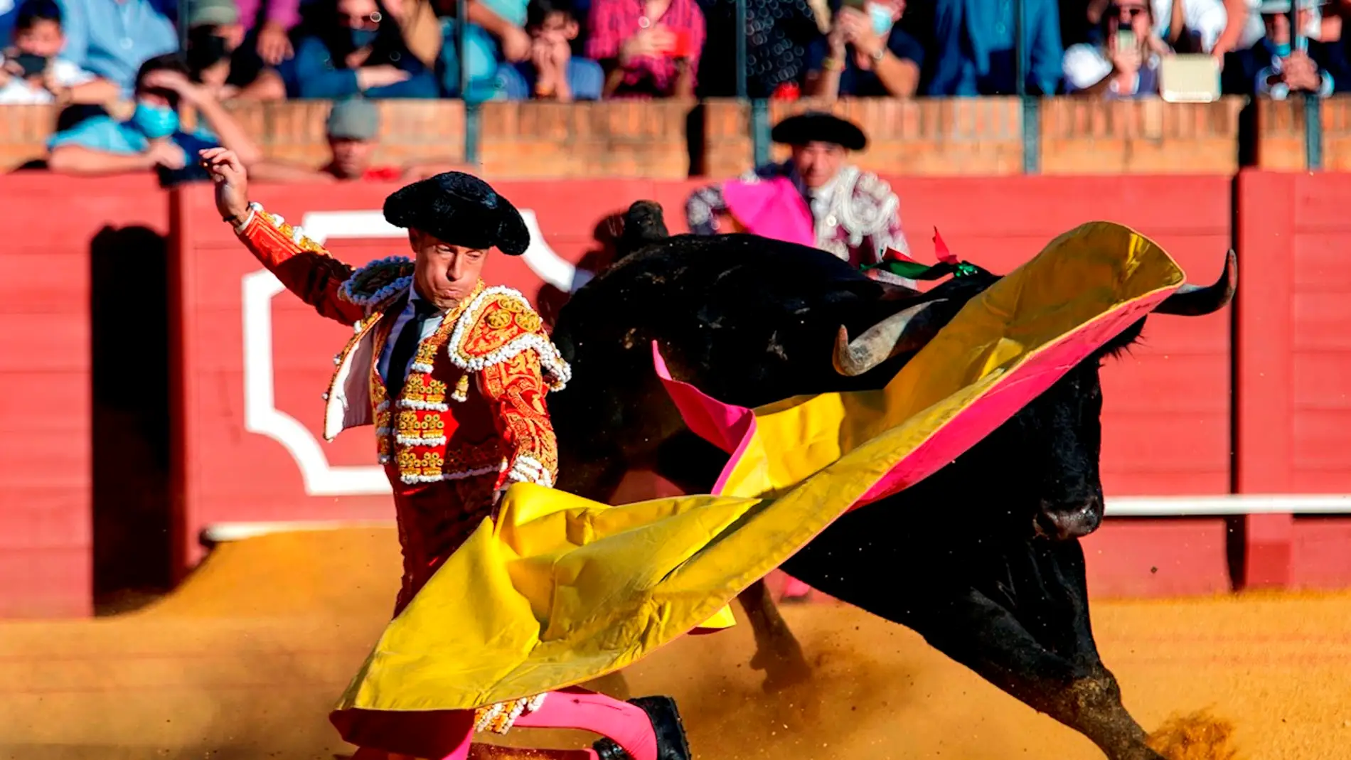 El diestro Manuel Escribano durante una corrida de toros en la Maestranza