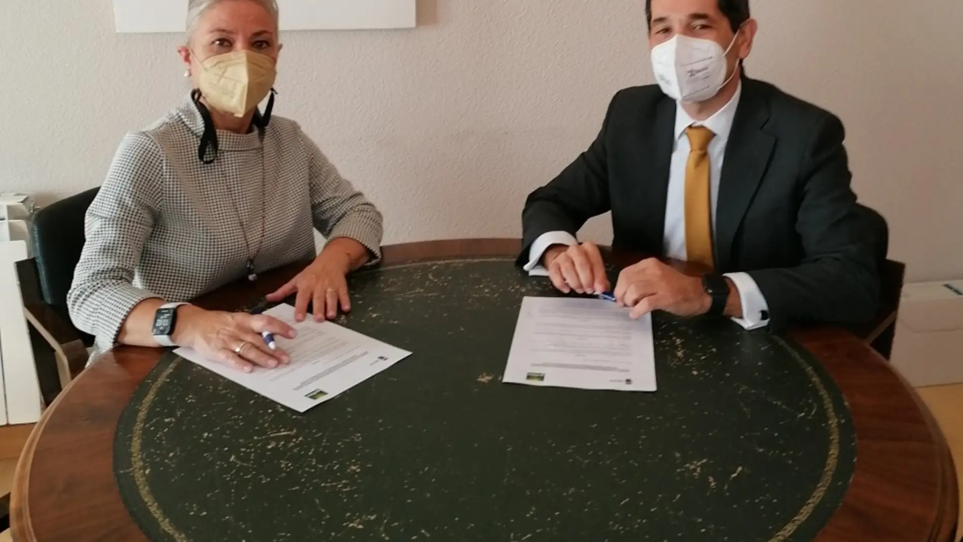 El Consistorio de Aguilar y Gullón firman un convenio de colaboración para ‘Aescena"