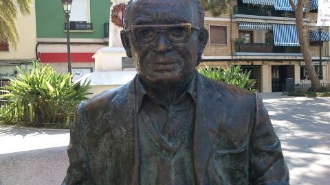 Vicent Andr&eacute;s i Estell&eacute;s. 