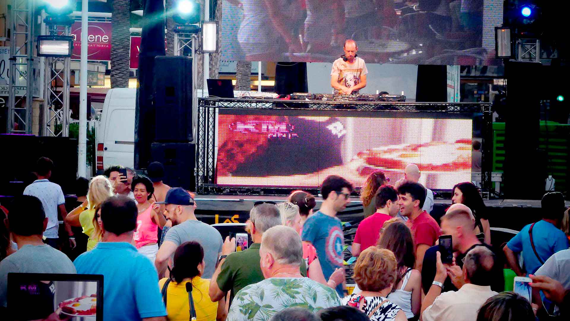 Benidorm aprueba ayudas de 168.000 euros para 57 empresas de ocio nocturno Benidorm aprueba ayudas de 168.000 euros para 57 empresas de ocio nocturno