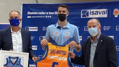 Xabier L&oacute;pez-Arostegui presentado con Valencia Basket