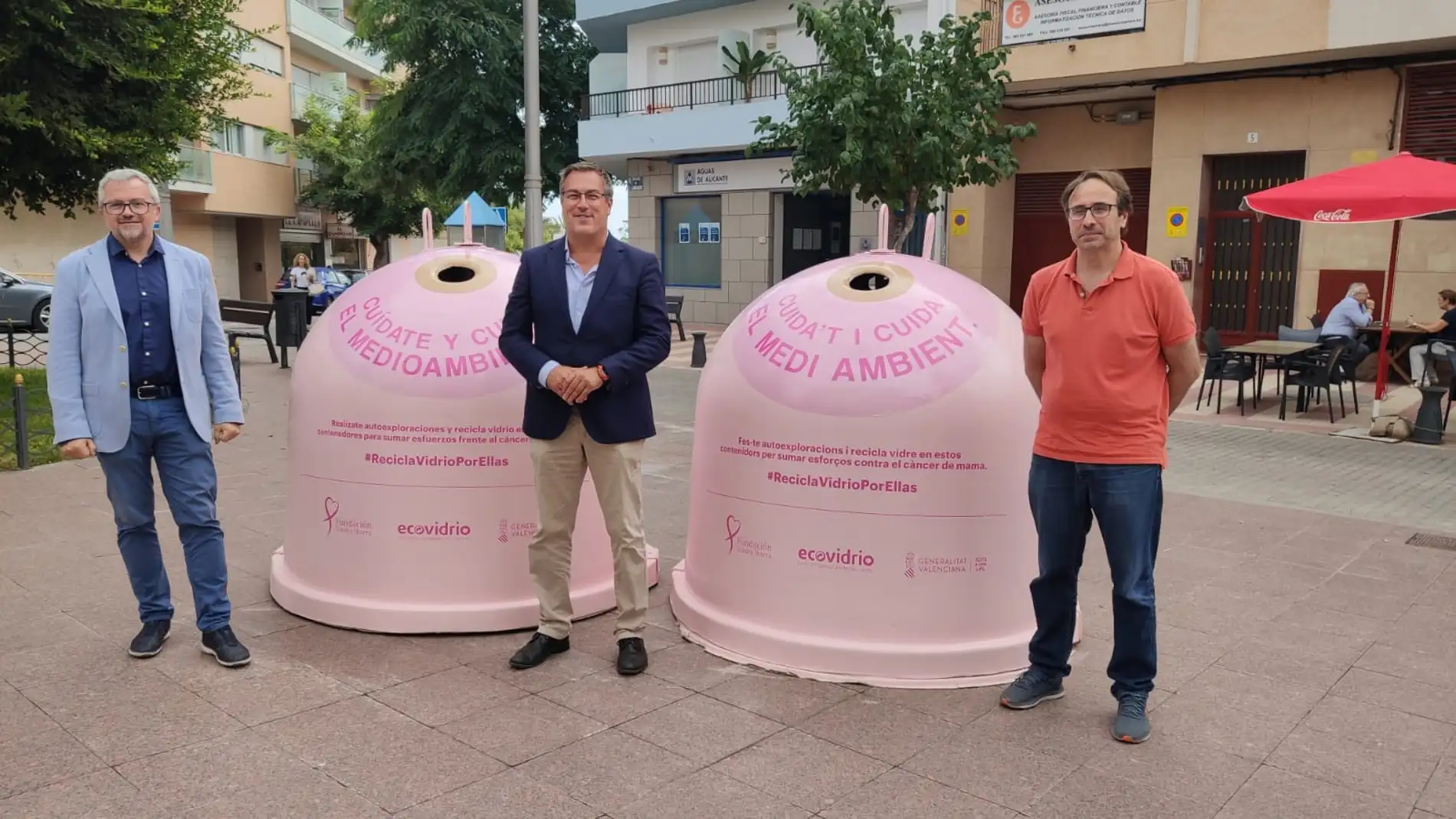 Presentación de los iglús rosa en la Plaza del Ayuntamiento de El Campello