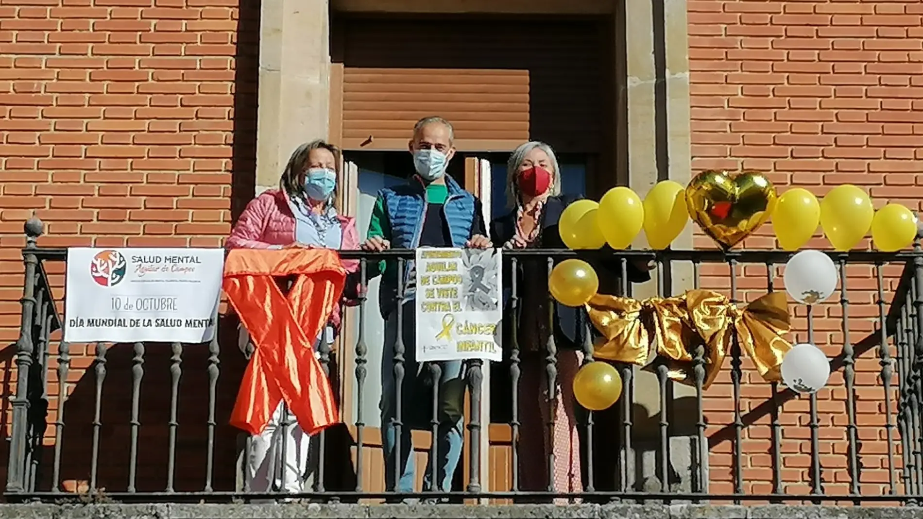 El Ayuntamiento de Aguilar se viste contra el cáncer y en apoyo a la salud mental