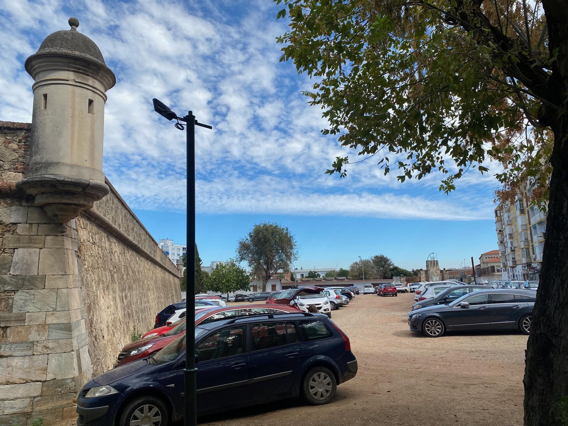 El PSOE de Badajoz pide que se pueda estacionar en la Calle Stadium, junto al Baluarte de San Roque El PSOE de Badajoz pide que se pueda estacionar en la Calle Stadium, junto al Baluarte de San Roque