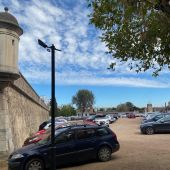 El PSOE de Badajoz pide que se pueda estacionar en la Calle Stadium, junto al Baluarte de San Roque