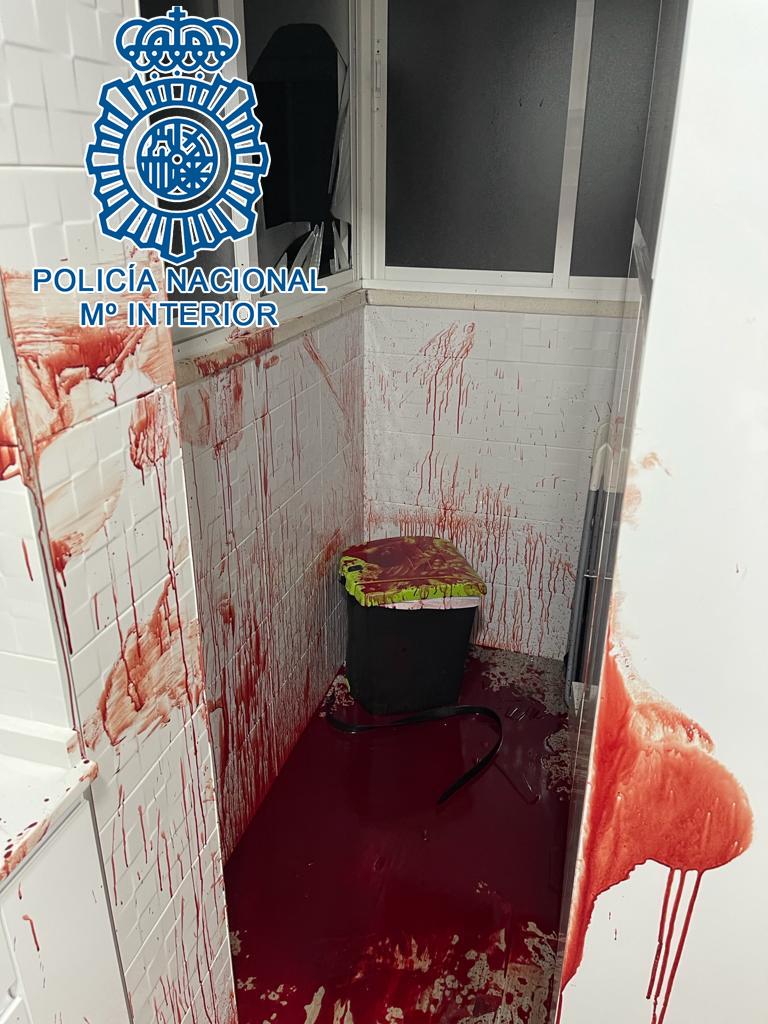 Dos agentes de la Policía salvan la vida a un joven en Montequinto Dos agentes de la Policía salvan la vida a un joven en Montequinto