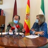 Pepa Vela y José María Román en una rueda de prensa