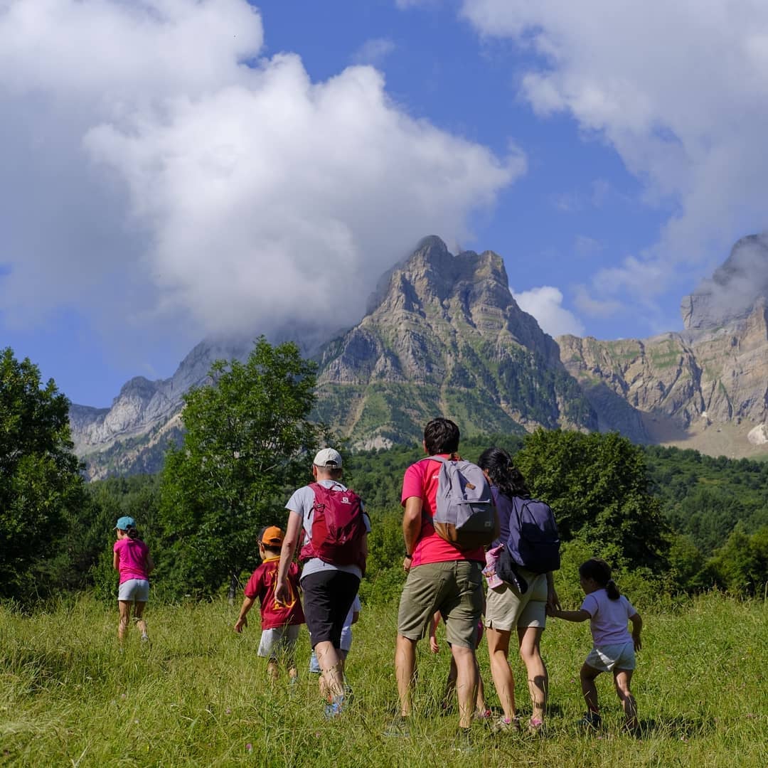 Alta ocupación en el Pirineo este puente del Pilar Alta ocupación en el Pirineo este puente del Pilar