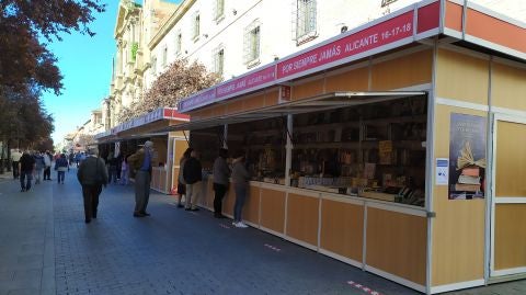 La Feria del Libro Antiguo y de Ocasi&oacute;n de Alcal&aacute; de Henares estrena ubicaci&oacute;n en la calle Libreros