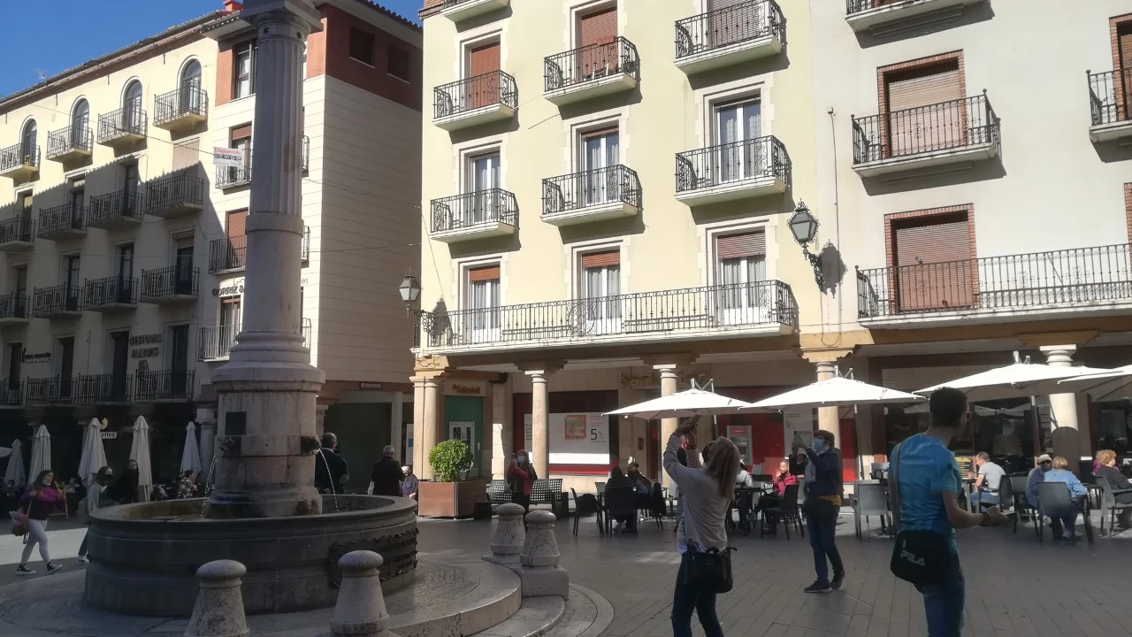 Turistas en la Plaza del Torico