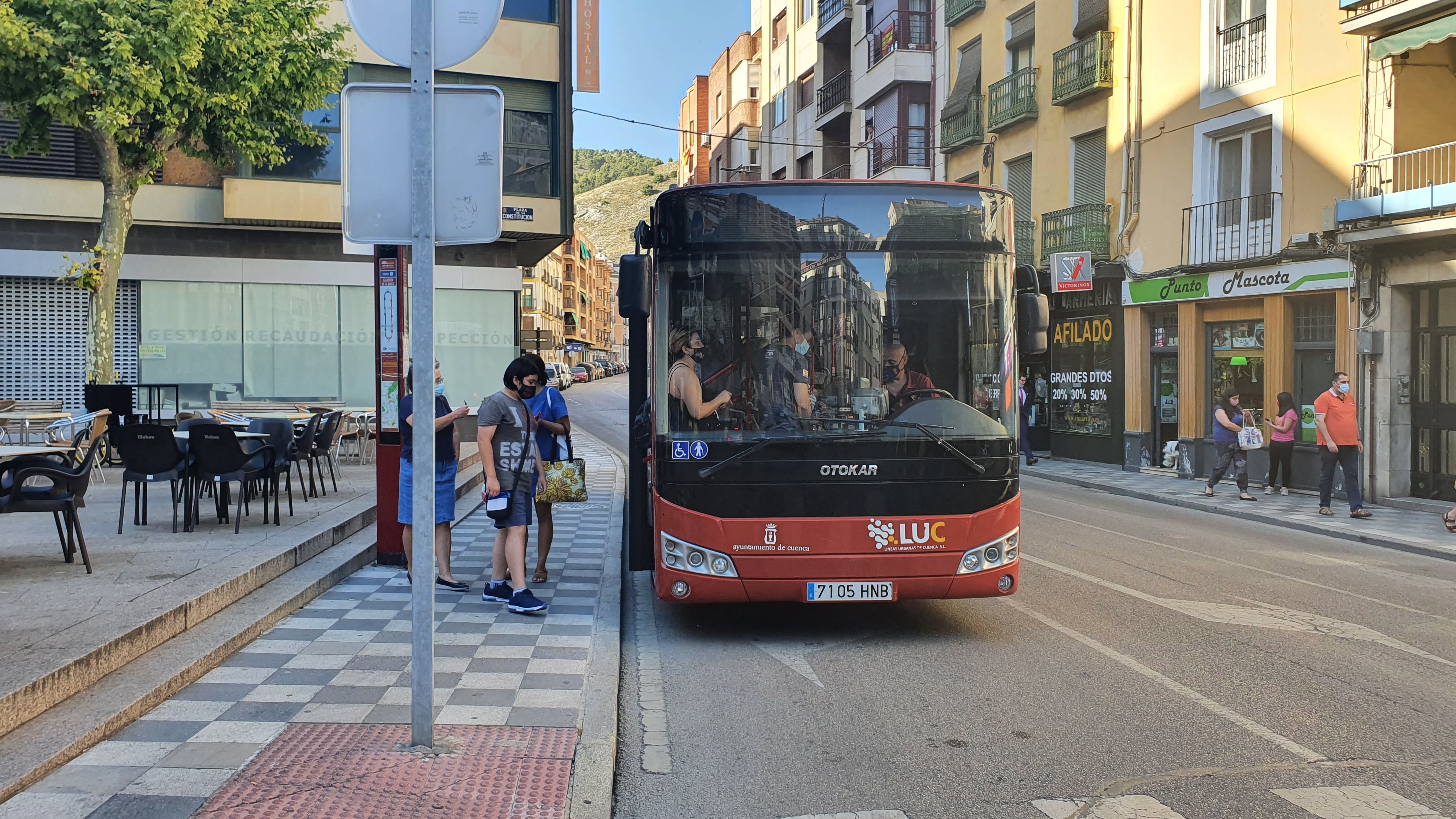 Lanzaderas al casco antiguo durante el puente del Pilar en Cuenca Lanzaderas al casco antiguo durante el puente del Pilar en Cuenca