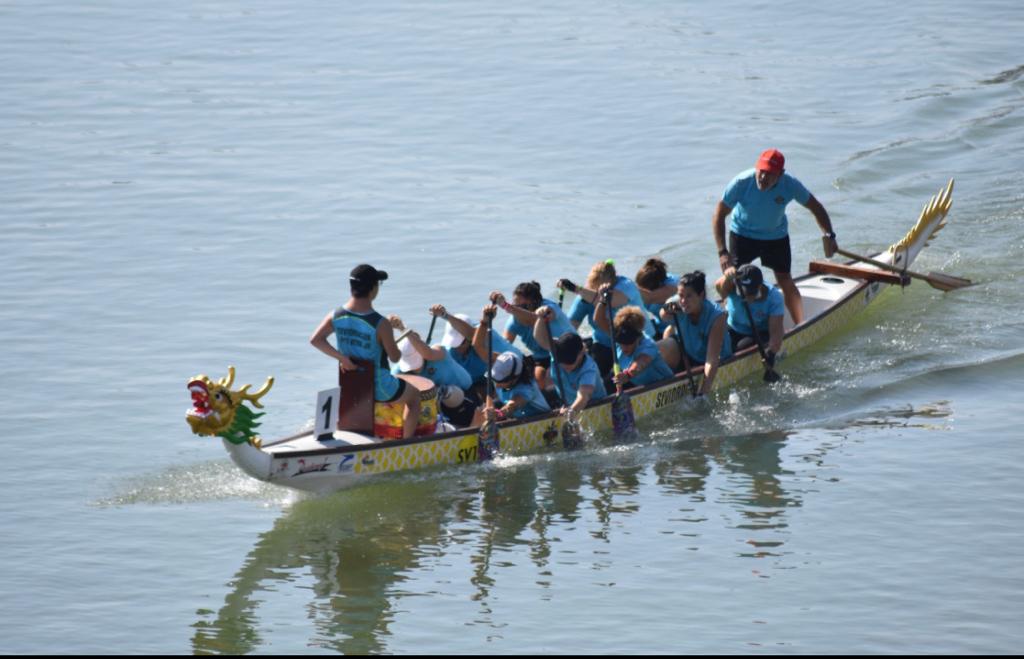 Las 'dragonas del Guadalquivir' que palean por la vida Las 'dragonas del Guadalquivir' que palean por la vida
