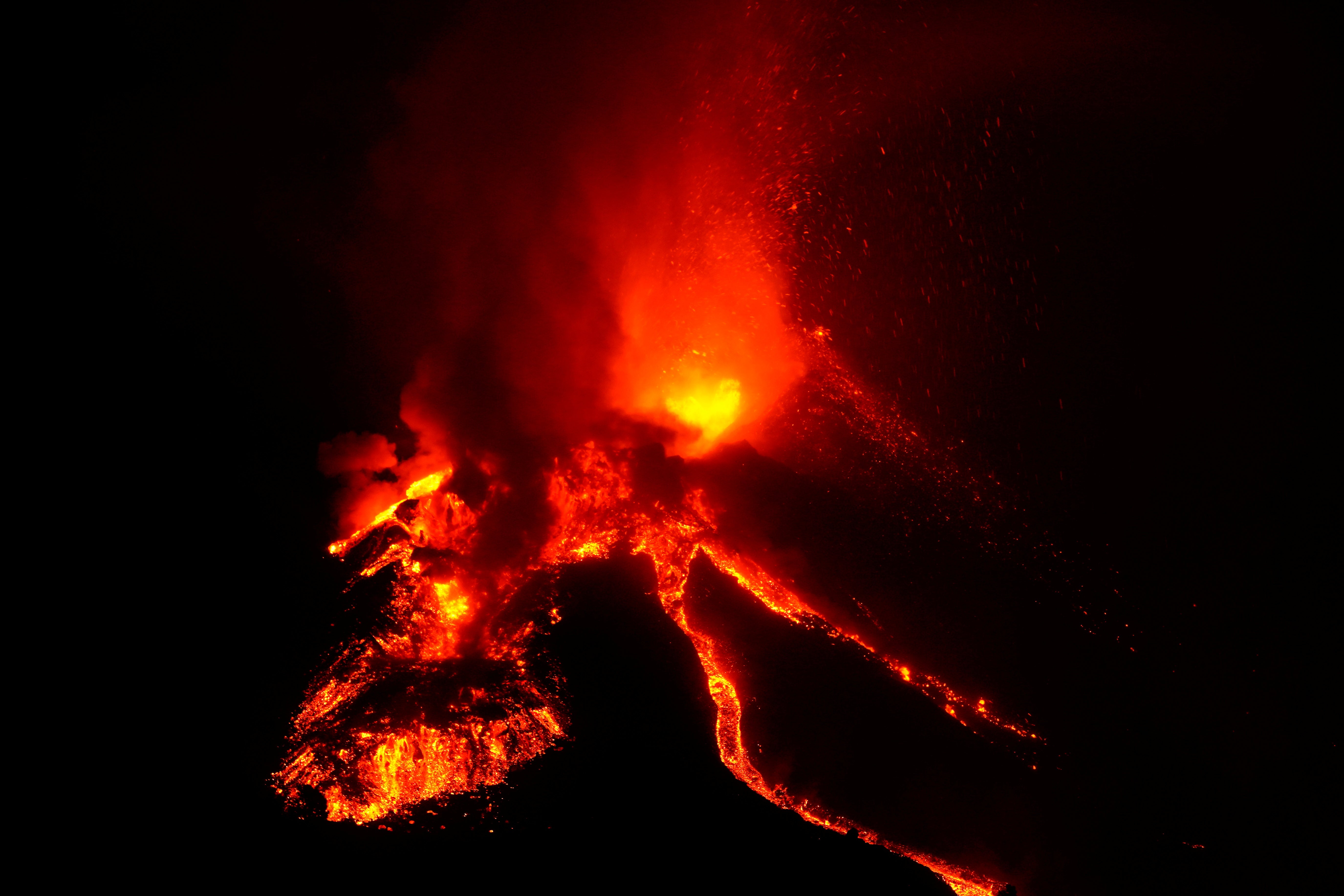 El flanco norte del volcán de La Palma se derrumba por completo El flanco norte del volcán de La Palma se derrumba por completo
