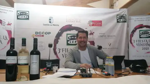 Jaime Cantizano desde 'El Provencio', Cuenca, celebrando la Fiesta de la Vendimia en Onda Cero Jaime Cantizano desde 'El Provencio', Cuenca, celebrando la Fiesta de la Vendimia en Onda Cero