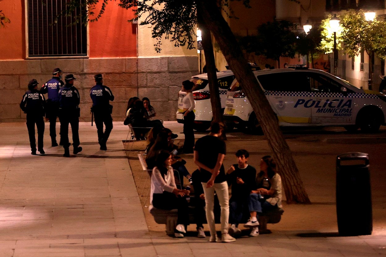 Madrid se blinda contra el botellón durante el puente del Pilar Madrid se blinda contra el botellón durante el puente del Pilar