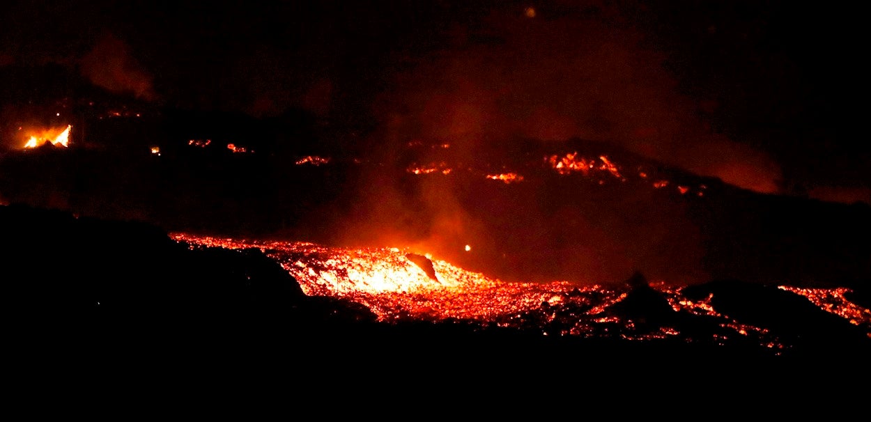 La colada situada al sur del cono volcánico, la que más preocupa por ser "una importante masa de lava" La colada situada al sur del cono volcánico, la que más preocupa por ser "una importante masa de lava"
