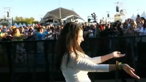 Olona se anima a bailar 'La Macarena' en el evento de Vox Olona se anima a bailar 'La Macarena' en el evento de Vox