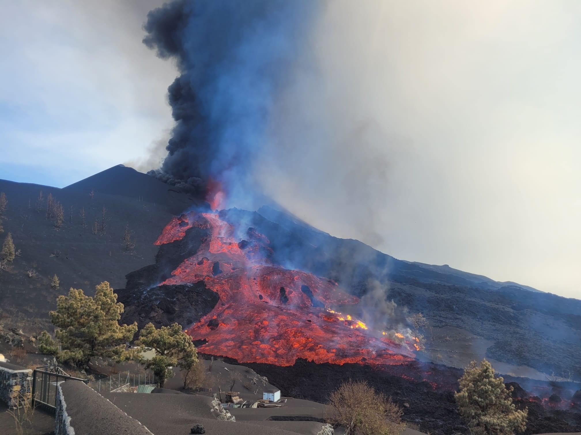 Ordenan la evacuación de varias zonas en Los Llanos de Aridane debido al avance de la colada de lava en La Palma Ordenan la evacuación de varias zonas en Los Llanos de Aridane debido al avance de la colada de lava en La Palma