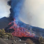 Una nueva colada surge de la erupción del volcán de Cumbre Vieja, en La Palma