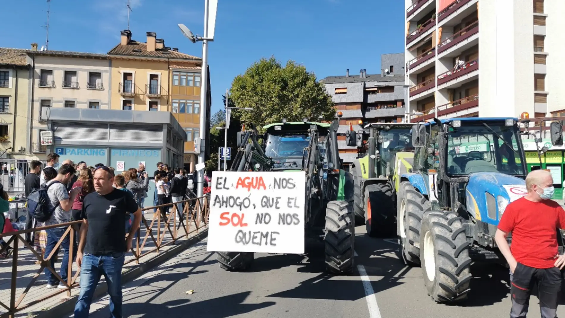 Los tractores tomaron las calles de Jaca el domingo