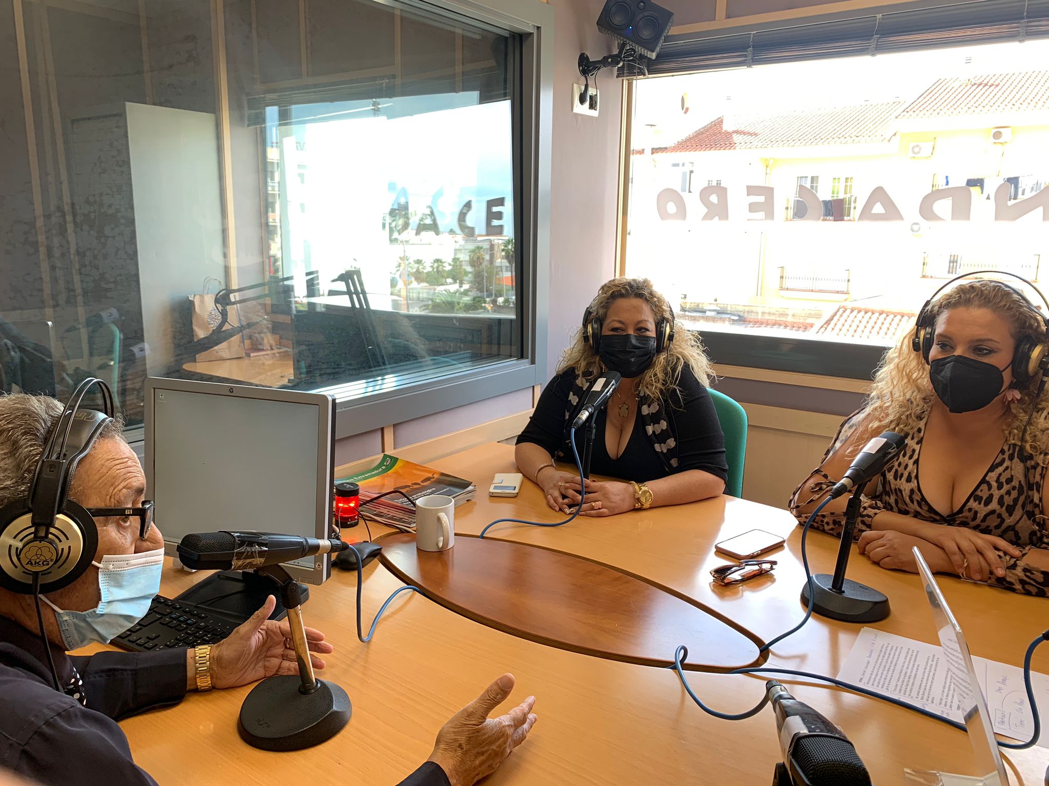 "Los gitanos le transmitimos a los hijos nuestras raíces y ellos las adaptan al S.XXI" "Los gitanos le transmitimos a los hijos nuestras raíces y ellos las adaptan al S.XXI"