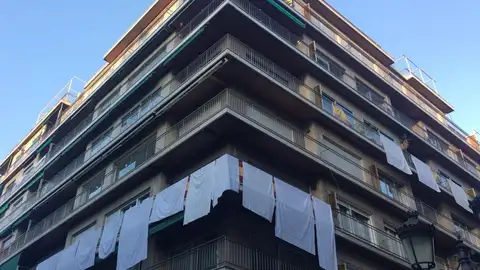 Vecinos montan "Noche en Blanco" para protestar por excesos del ocio nocturno Vecinos montan "Noche en Blanco" para protestar por excesos del ocio nocturno