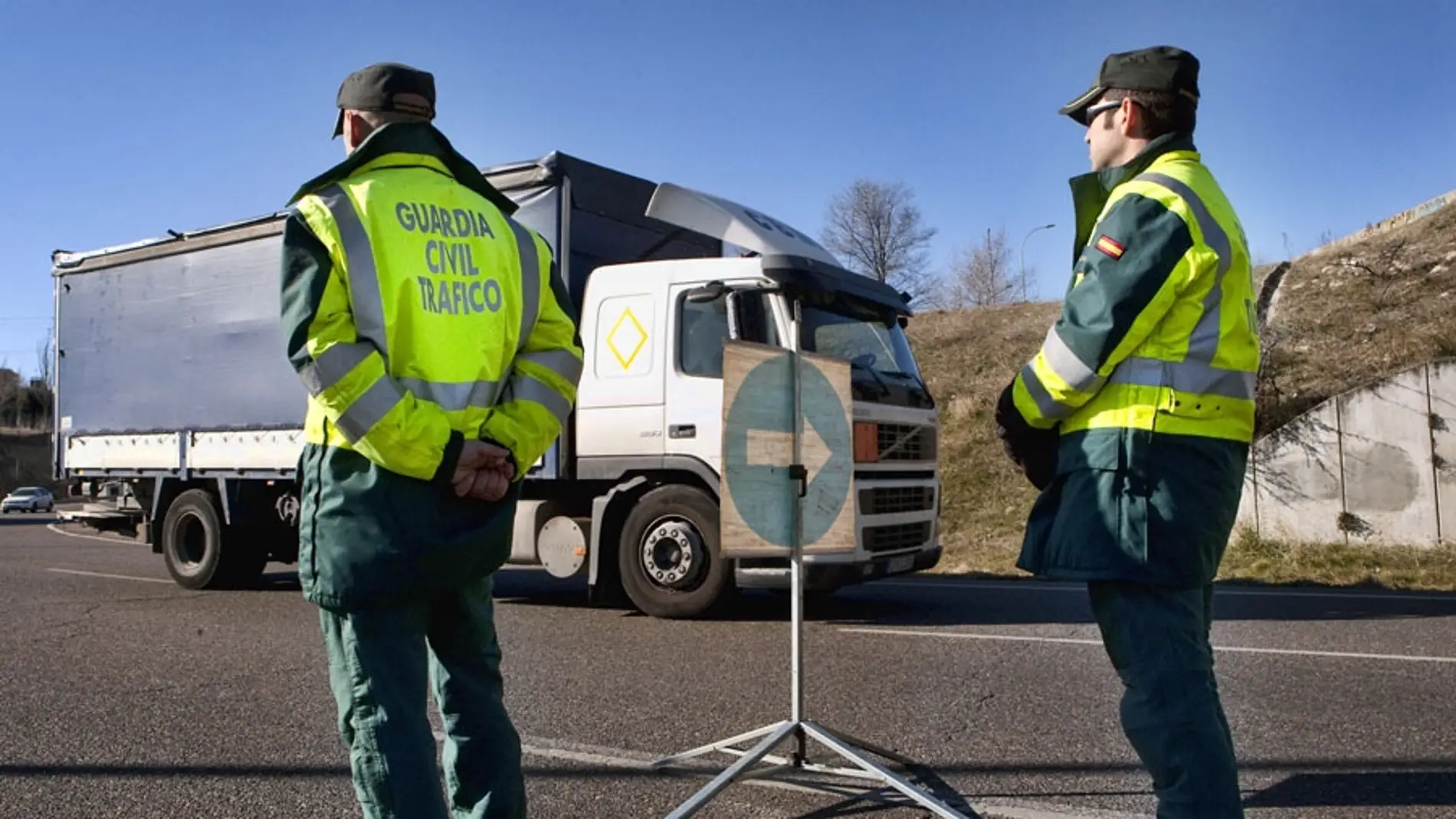 La Guardia Civil intensificará los controles de camiones y autobuses