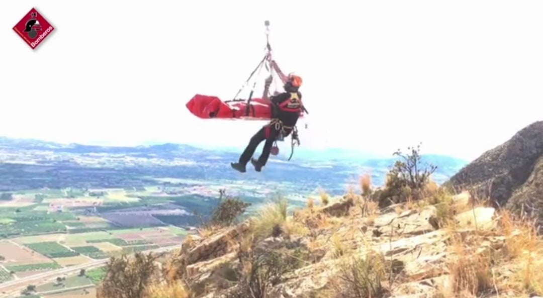 Los bomberos auxilian a un escalador que sufrió varias fracturas en la Vía Ferrata callosina Los bomberos auxilian a un escalador que sufrió varias fracturas en la Vía Ferrata callosina