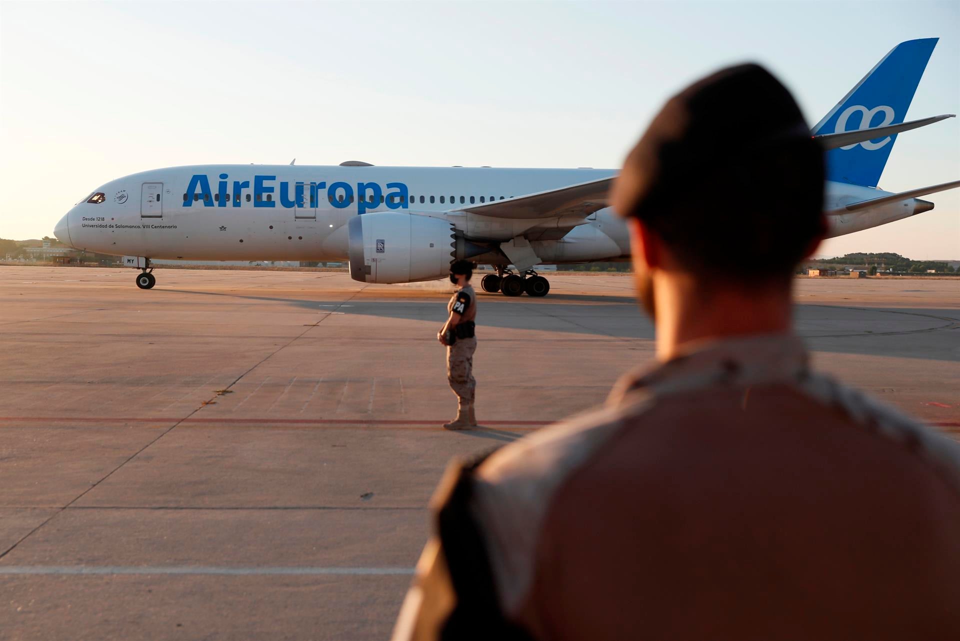Llega a Torrejón el primer vuelo con 85 colaboradores afganos y sus familias Llega a Torrejón el primer vuelo con 85 colaboradores afganos y sus familias